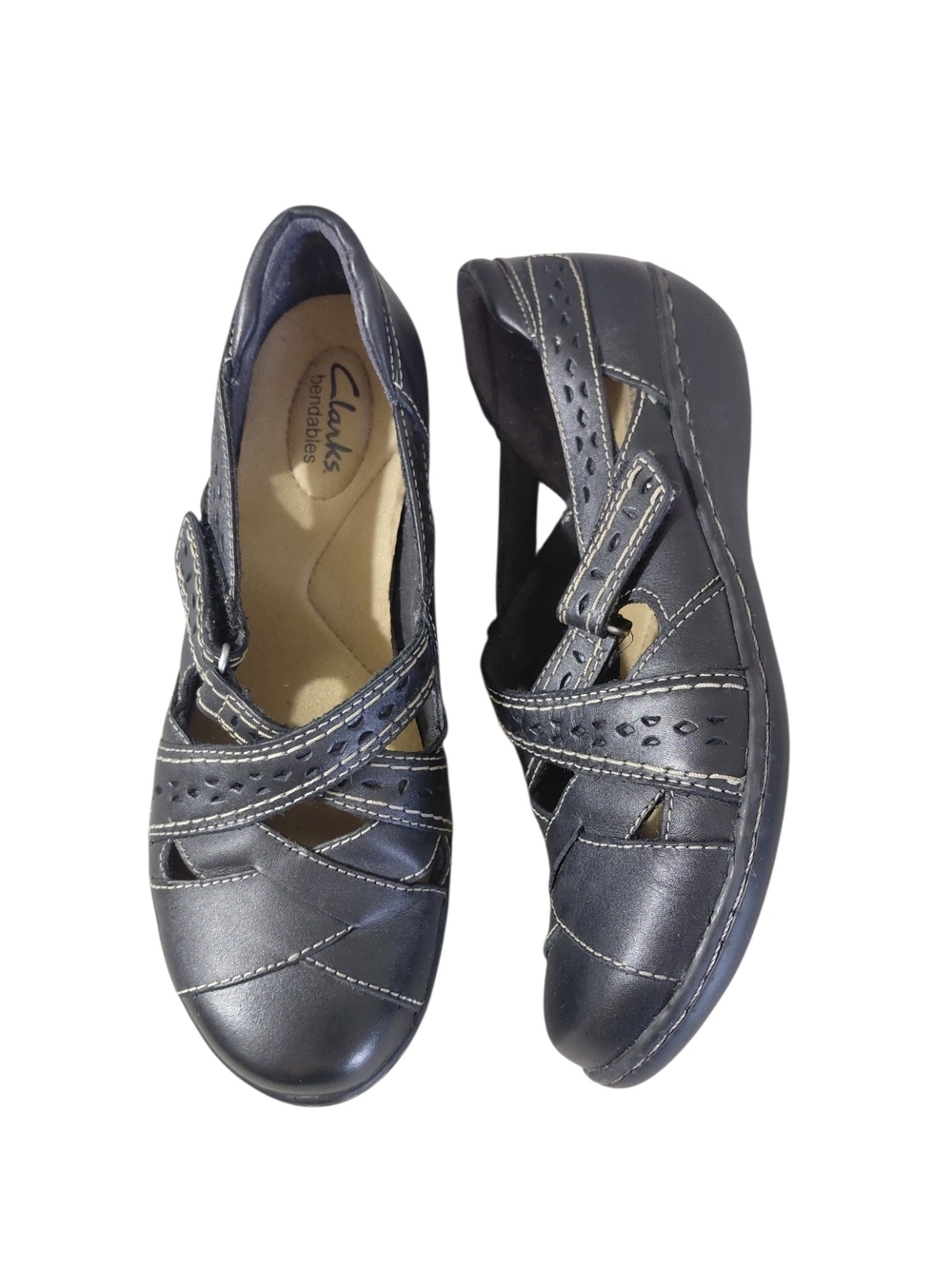 Clarks Black Leather Mary Jane Flats Size 7.5 Criss Cross Slip Ons